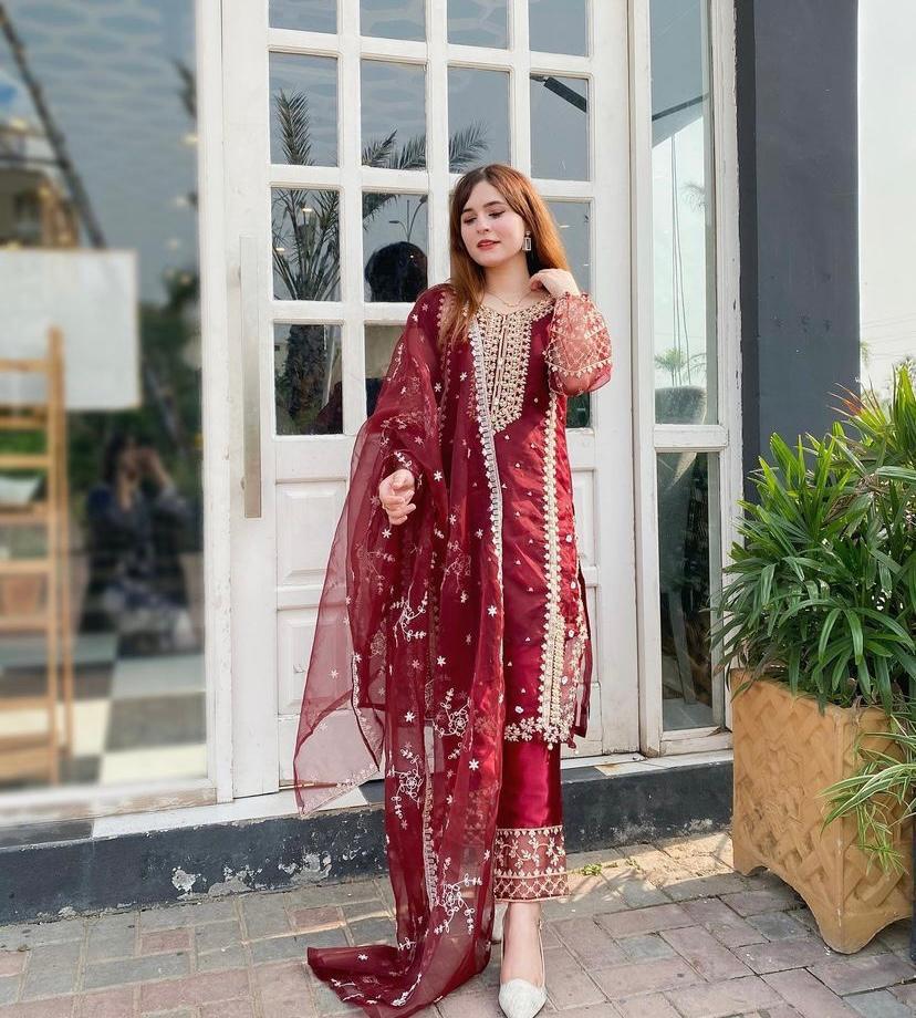 T H A Z A I B💐 Fancy Organza 3pcs dress